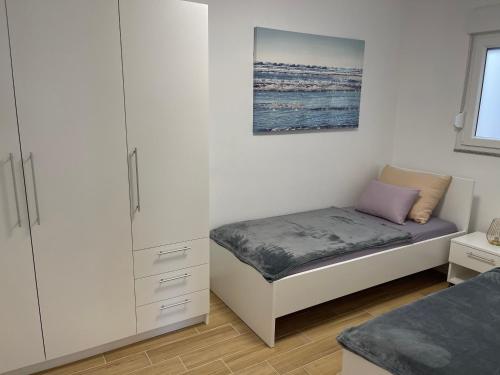 Säng eller sängar i ett rum på Vila Pedinka
