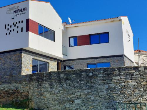 Το κτήριο όπου στεγάζεται  το διαμέρισμα
