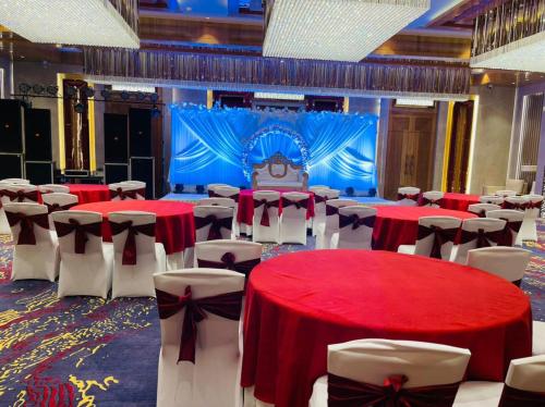 a banquet hall with red and white tables and chairs at Best Western Vrindavan in Vrindāvan