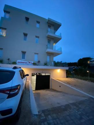 Το κτήριο όπου στεγάζεται  το διαμέρισμα