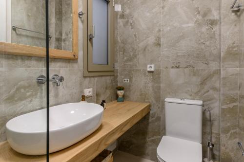 Phòng tắm tại Faenna - Zeus Blue Villas, Kefalonia