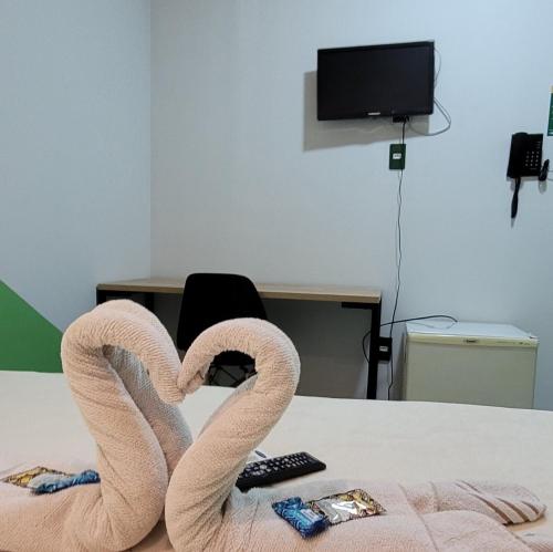 Een bed of bedden in een kamer bij Maraca Hostel