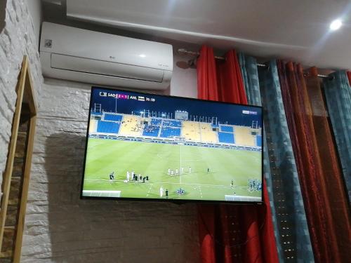 Televisi dan/atau pusat hiburan di Ryan 1