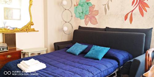 A bed or beds in a room at CASA PAOLINA NEL CENTRO DI BRACCIANO