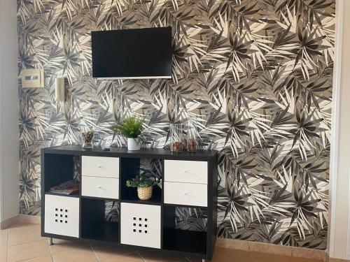 a living room with a tv on a wall at Fornillo 41 in Poggiomarino