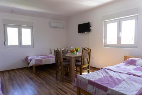 Postel nebo postele na pokoji v ubytování Apartmani Matej