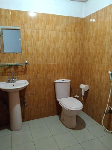 Vonios kambarys apgyvendinimo įstaigoje Jungle cottage