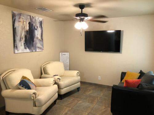 The Rustic @ Paseo de Encinal Dr # 4 – Photos 2