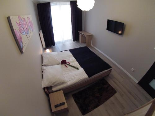 a small bedroom with a bed with a bow on it at Apartament w centrum Gdyni II in Gdynia