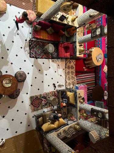 an overhead view of a room filled with lots of merchandise at Dar Merzouga Meknes in Meknès