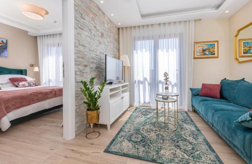Three Musketeers Apartments