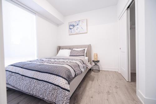 Postel nebo postele na pokoji v ubytování Luxury & Comfy Apartment, Mins Drive To All Niagara Falls Attraction