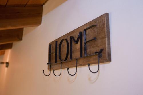 a wooden sign that reads doom hanging on a wall at Rodia in Kynopiástai