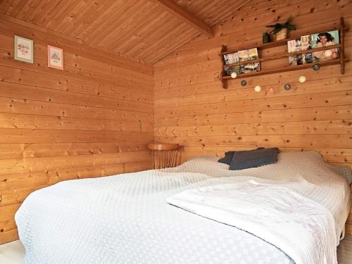 Postel nebo postele na pokoji v ubytování Holiday home Nexø XXXIX