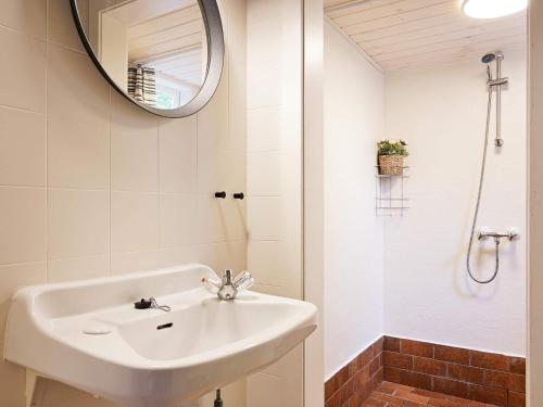 Koupelna v ubytování Holiday home Nexø XXXIX