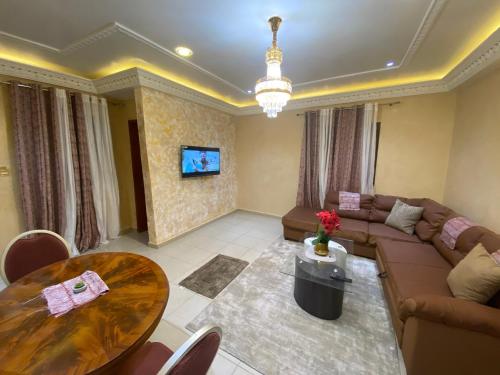 a living room with a couch and a table at RÉSIDENCE MARTHA in Yaoundé