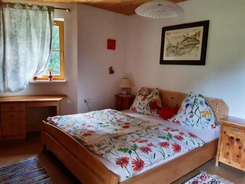 Giường trong phòng chung tại AlpenSportChalet
