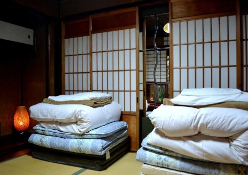 Kyoto Shirakawa Kiraku Innにあるベッド