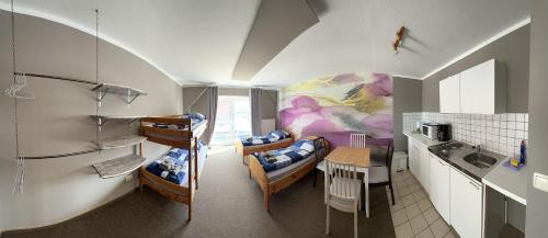 Kuchyň nebo kuchyňský kout v ubytování Hostel Fehmarn Ferienwohnung