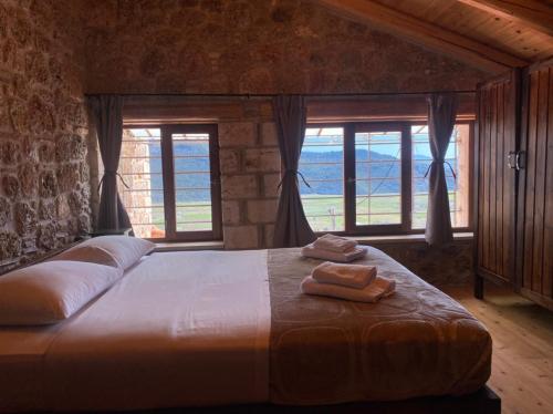 Een bed of bedden in een kamer bij Angelic in the mountains