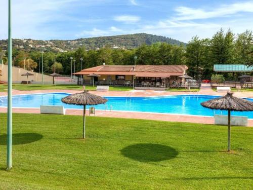 Piscina a VILLA BLANCA 10 minutos de la Playa Costa brava o a prop