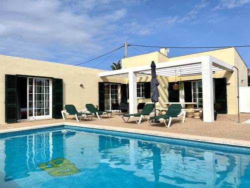 Villa-Jordi-Menorca-mit-privatem-Pool-strandnah