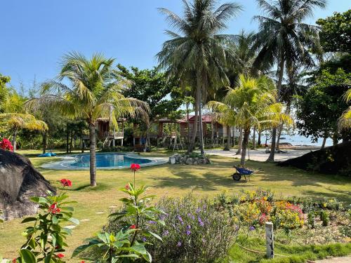Bazén v ubytování Cay Sao Resort nebo v jeho okolí