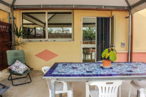 a table and chairs in front of a house at Apartment Timpirussimare in Sciacca