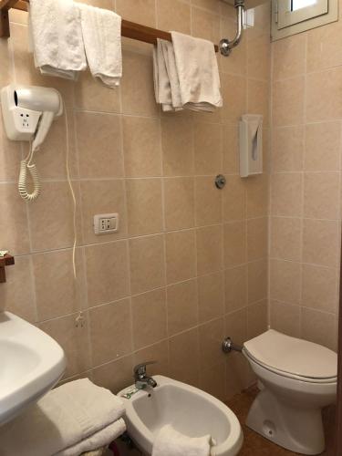 Ένα μπάνιο στο Rocca Sul Mare Hotel