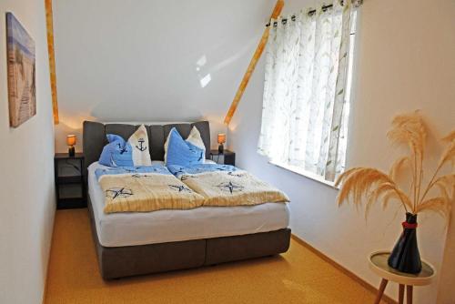 Ένα ή περισσότερα κρεβάτια σε δωμάτιο στο Ferienwohnungen zwischen Ostsee und Bodden