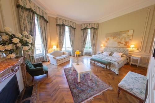 a living room with a bed and a couch at Château Laverdines in Baugy