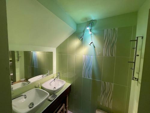 a bathroom with a sink and a shower and a mirror at Tenuta dei Cavalieri in Molino del Piano