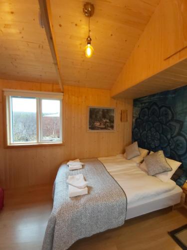 a bedroom with a large bed in a cabin at Cosy Cottage in Golden Circle near Thingvellir in Vaðlækir