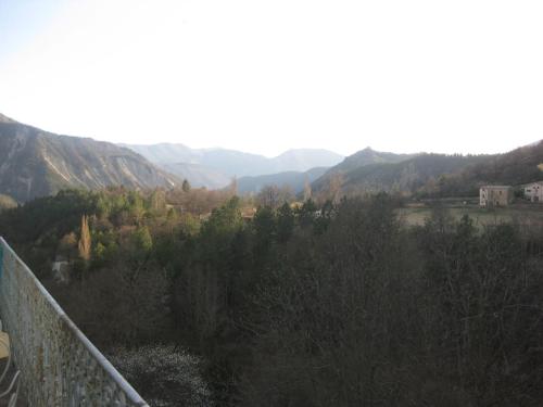 a view of a valley with trees and mountains at Les deux pentes in Sausses