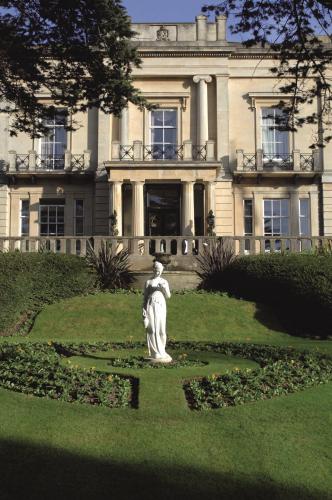 Taman di luar Macdonald Bath Spa Hotel