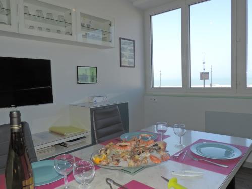 Nápoje v ubytování ESPLANADE FRONT DE MER 113 1er Etage Lit fait WIFI Taxe de séjour incluse