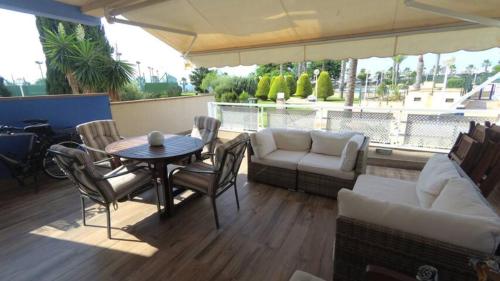 Cabo Roig Calas de Campoamor Pádel y piscina con vistas al mar