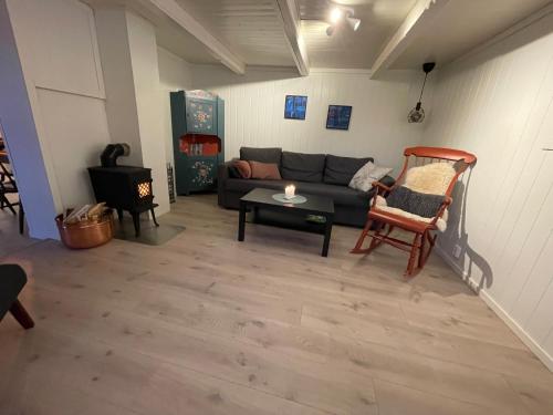Χώρος καθιστικού στο Lofoten_Beach_Eggum_Cabin