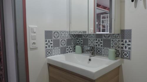 ESPLANADE FRONT DE MER 109 1er Etage Lit fait wifi tesisinde bir banyo