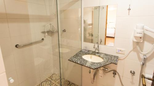 Et badeværelse på Hotel Chalet Monet - Granja Vianna