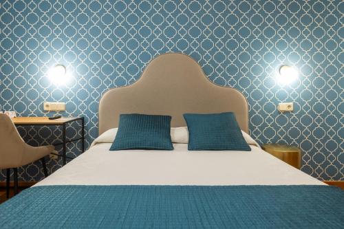 Una cama o camas en una habitación de Hostal Oriente