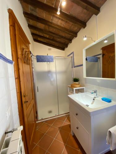 A bathroom at Montagnana Country House