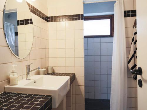 Koupelna v ubytování Holiday home Væggerløse CCXII