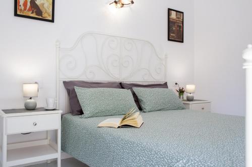 a bedroom with a bed with a book on it at Casa Frida with High-speed Wifi and Smart-TV in Corralejo