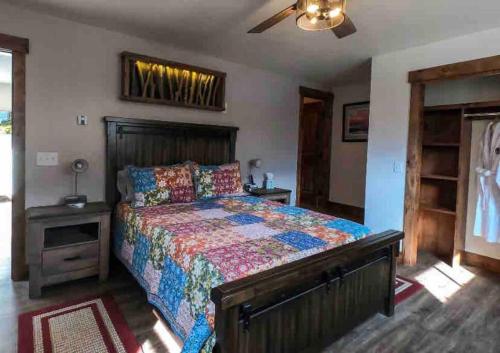 a bedroom with a bed and a ceiling fan at Clear Creek Inn in Georgetown
