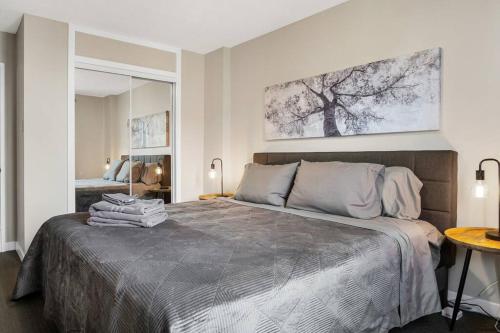 RIVER VIEW 2BR CONDO IN THE HEART OF THE CITY