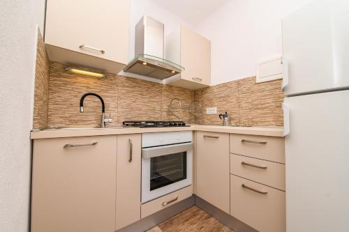 Η κουζίνα ή μικρή κουζίνα στο Apartman Paradiso