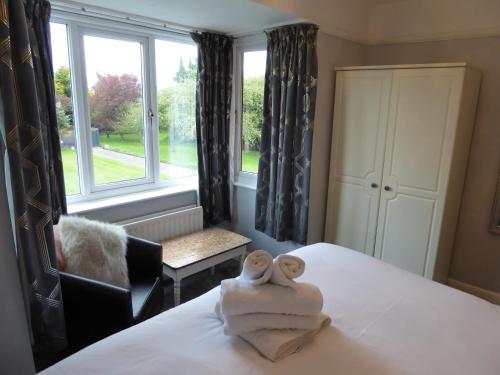 Gallery image of South View Country House Sleeps 12 - Hot Tub - Views in Henley in Arden