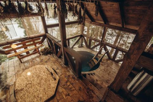 an overhead view of a room with a table and a bench at Аляска in Oryavchyk