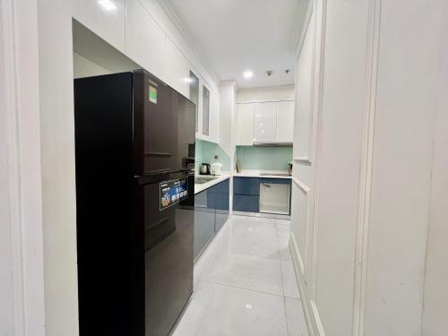 Η κουζίνα ή μικρή κουζίνα στο Vinhomes Landmark 81 Apartments- Christine Home